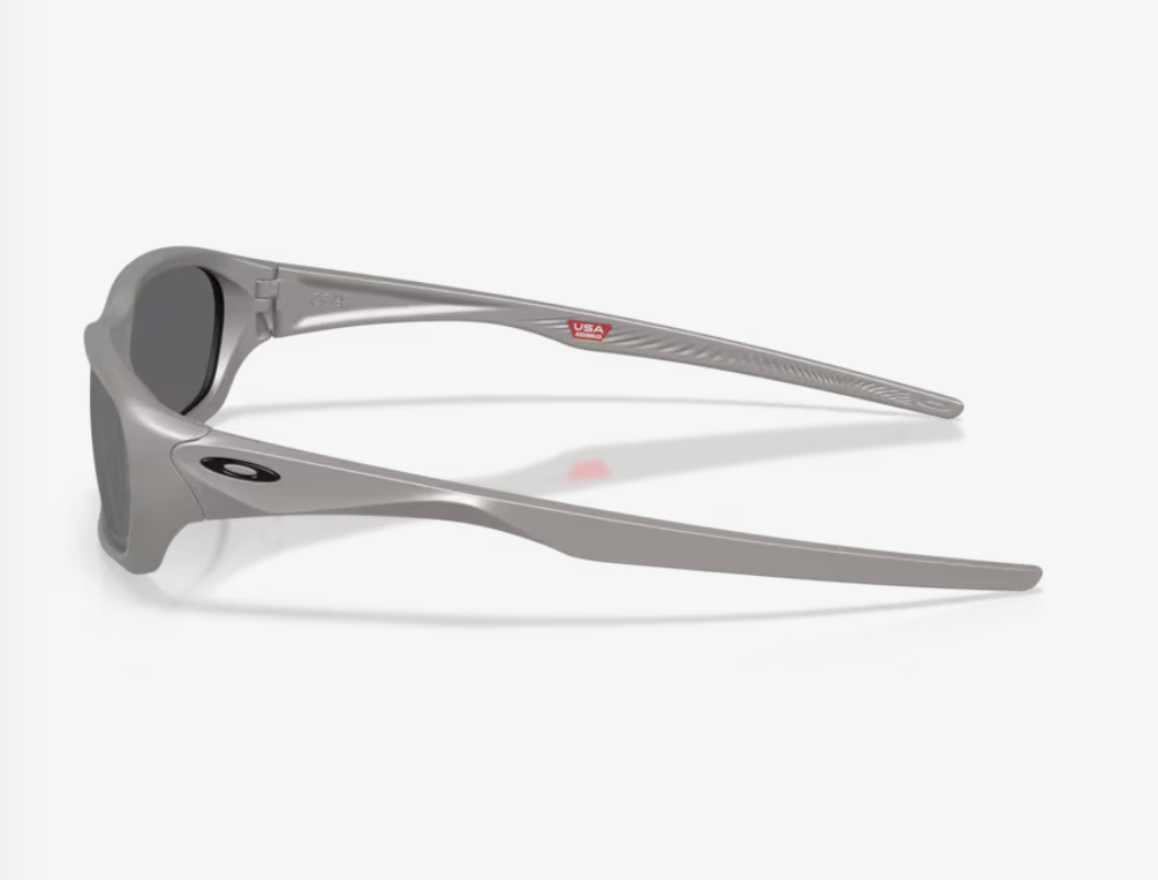 Oakley: Terraforma Titanium