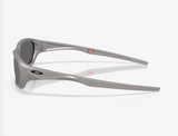 Oakley: Terraforma Titanium