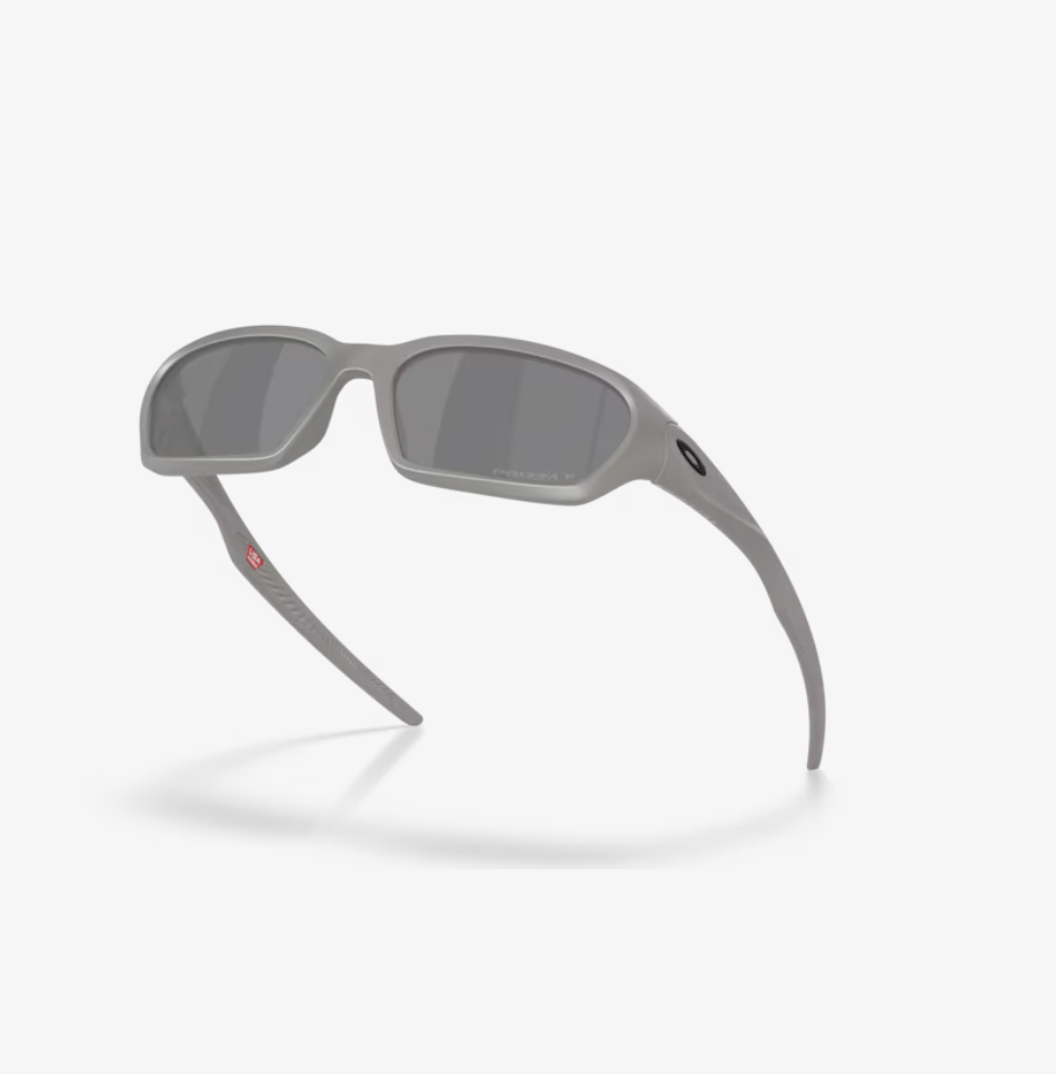 Oakley: Terraforma Titanium